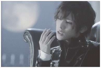 r___qy's tweet photo. ´

　┈┈┈ ＊_・゜

　　　　‥

　　　夢の中の笑顔

　　　　　忘れられない涙

　　　　　　　　満ちていく君を

　、

　　　┈┈┈┈ 抱き締めたくて　　¨

　::

　　　〝　廻　　_______　　逢　〟

☔︎ https://t.co/TARrJkNDZP