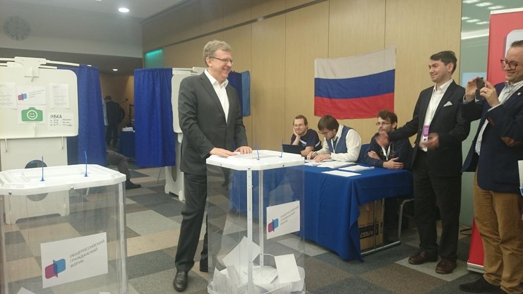 arina147's tweet photo. На референдуме, организованном "Голосом" на #civilforum проголосовало уже 115 человек, в т.ч. Кудрин https://t.co/1BZg2uM9SV