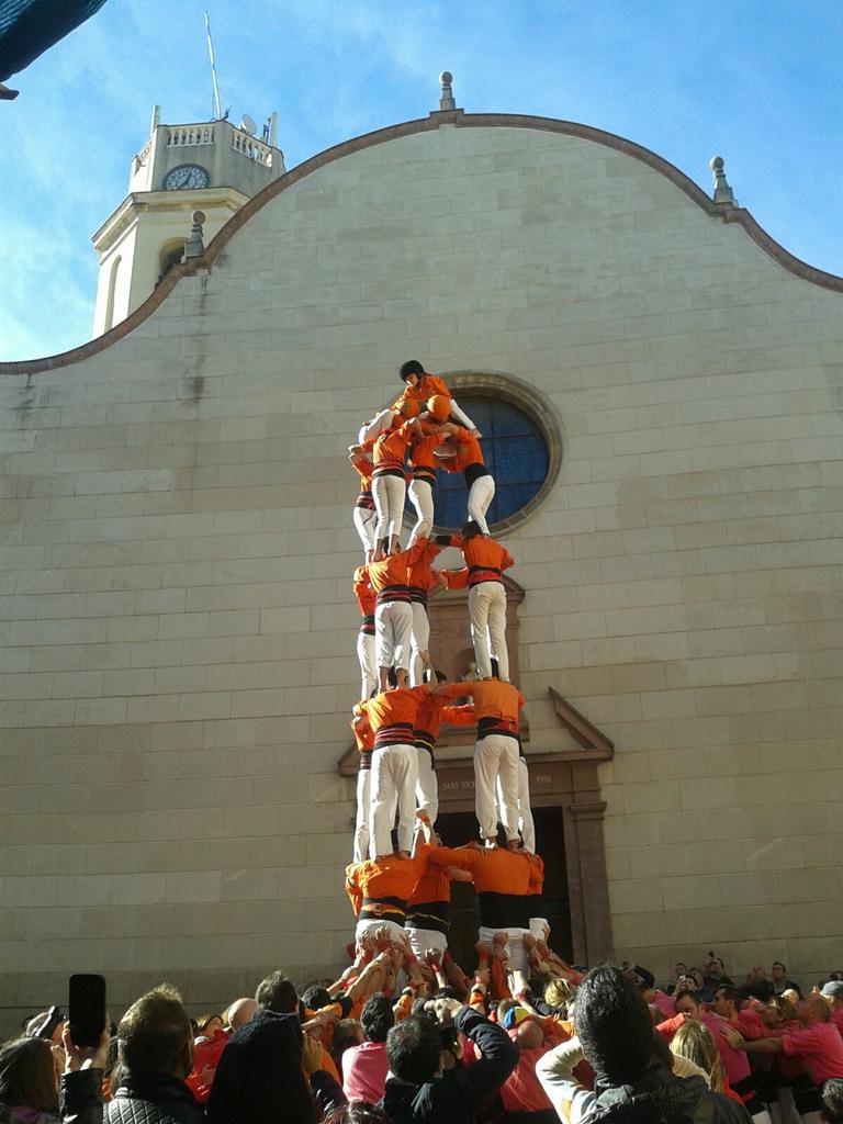 1a ronda 5d7 descarregat!!!!!! #hohempetat #somcarallots de #SantVicençdelsHorts #novetat #castellers #50castellsde7