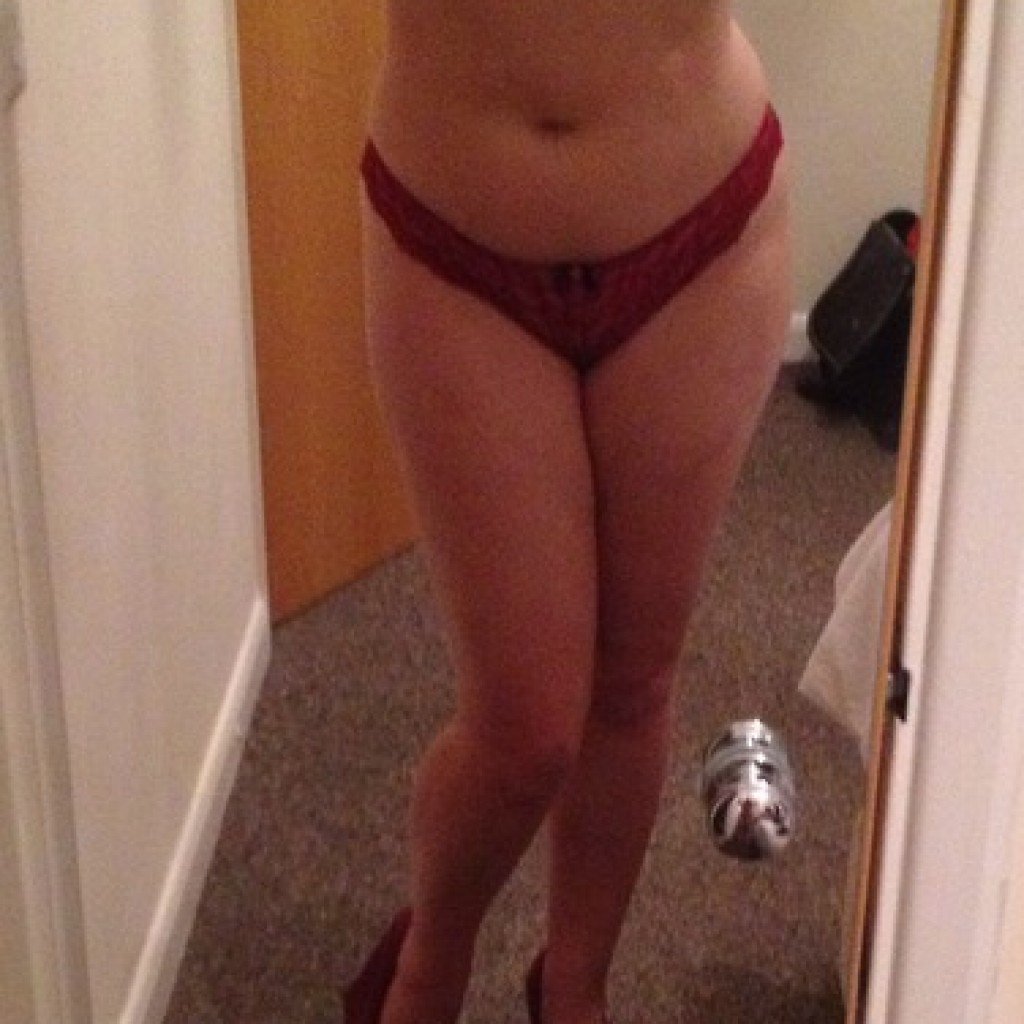 DateMilfs's tweet photo. Date milfs at MilfDate.us. New member of the day: https://t.co/IOvpPDfieV #date #milfs @DateMilfs https://t.co/VsfZWiSINN