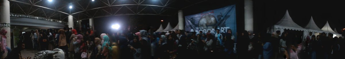 infobogor's tweet photo. Suasana antrian penonton @BogorArtFest mau masuk ke GWW - IPB ! #BAFEST2015 https://t.co/b7GMcSnpW5