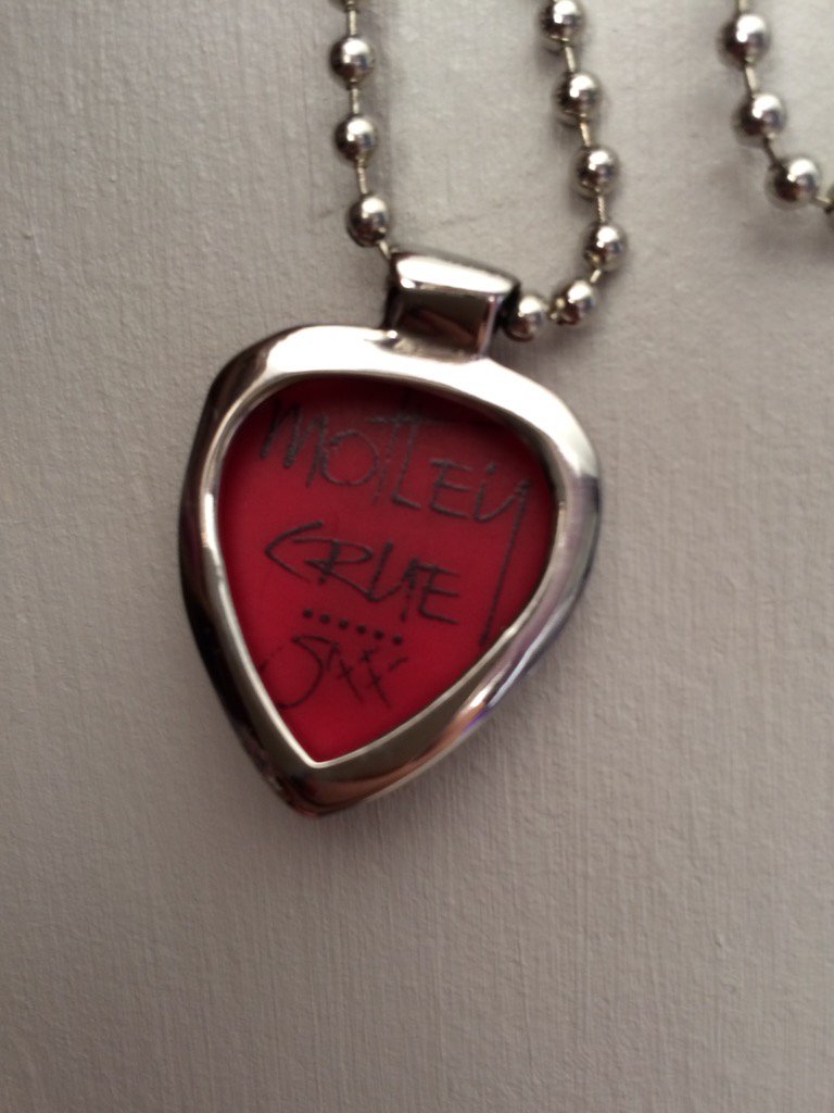 😔 How do you showcase a <a href="/NikkiSixx/">📷</a> pick and keep memories safe,this is how thanks to my thoughtful hubby <a href="/DPochin/">Dan Pochin</a> 😍
