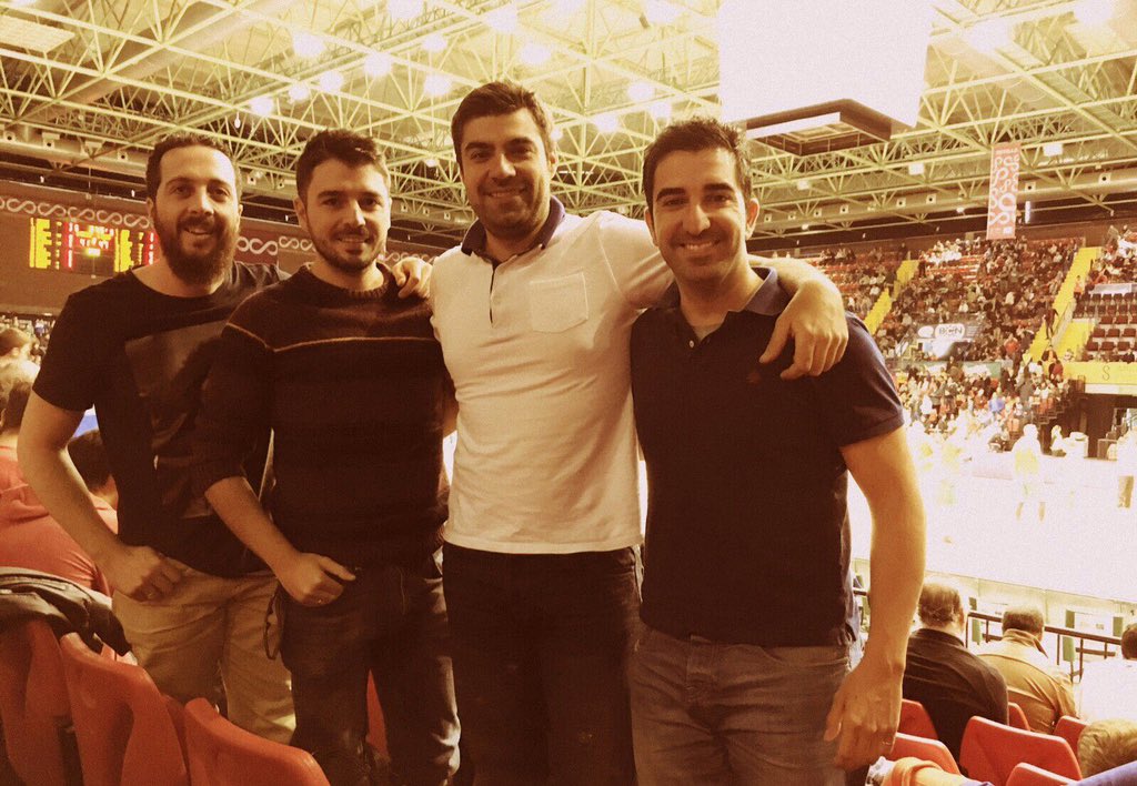 pedro_valor's tweet photo. Disfrutando del partido de basket con el Baloncesto Sevilla por cortesía de @wellnesstelecom Vamos!!! https://t.co/tOe1N2PmQf