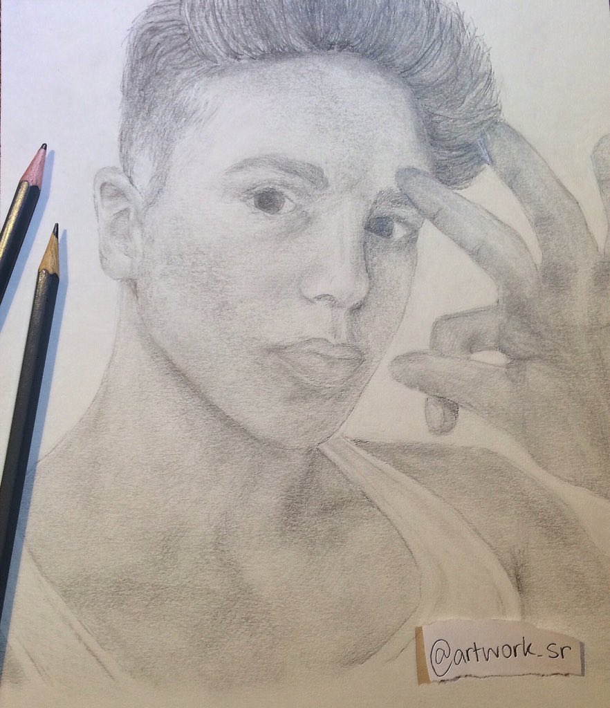 artwork_sr's tweet photo. @joe_weller_ your hand looks deformed😂my attempt at drawing you! https://t.co/7jaq6ETnAs