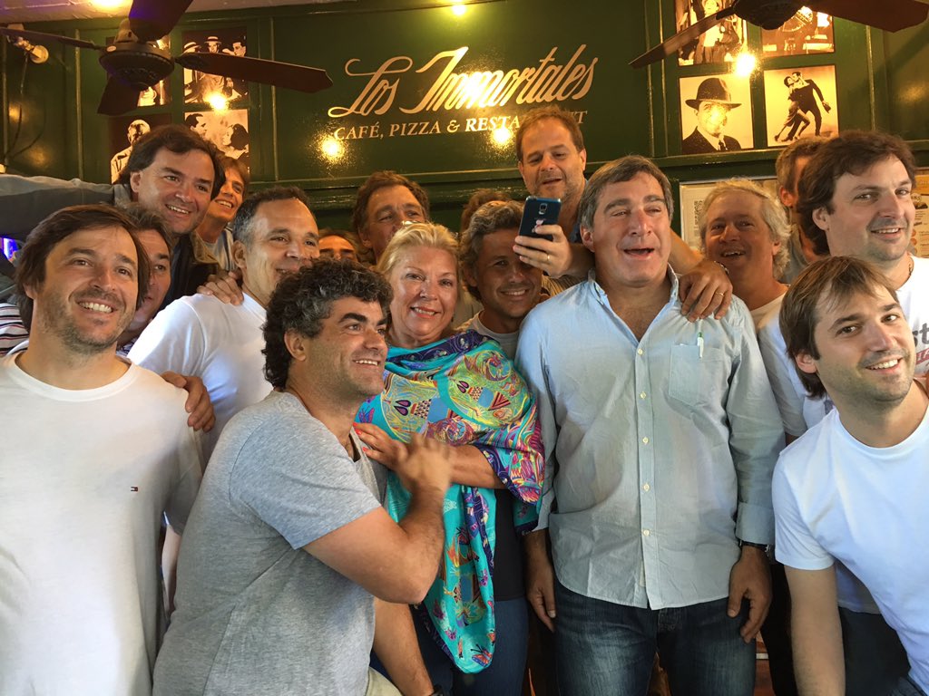elisacarrio's tweet photo. Con fiscales : Cuiden el voto!!! https://t.co/kzOrwRNKIV