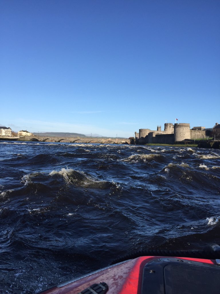 LimerickFire's tweet photo. Not a cloud in the sky over beautiful #Limerick for our Sunday morning checks of #FireSwift!
#lovelimerick https://t.co/dFhvSvNnIy