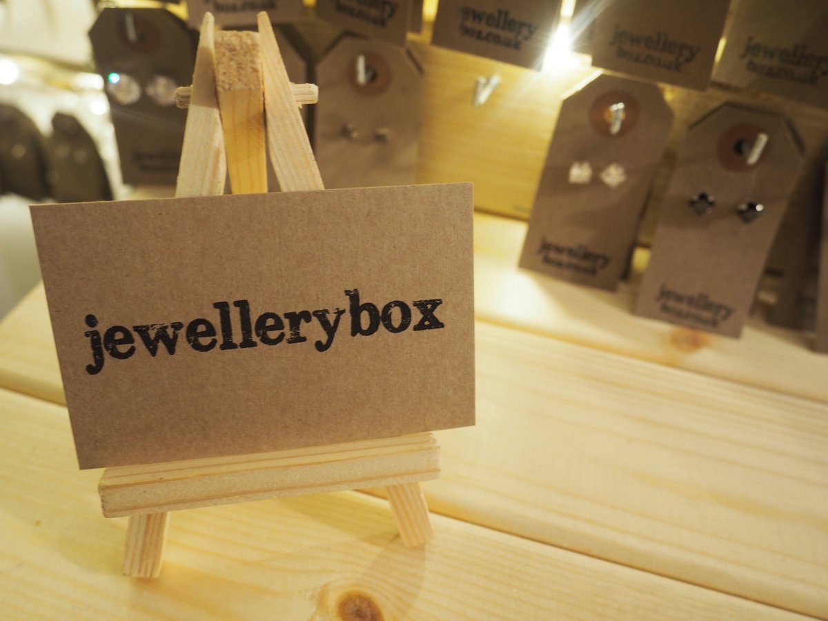 OriginalMindsIM's tweet image. We'll have a @jewelleryboxuk #eventpost up #Monday! A shout out is the least we can do! #fbloggers @BloggingOwls