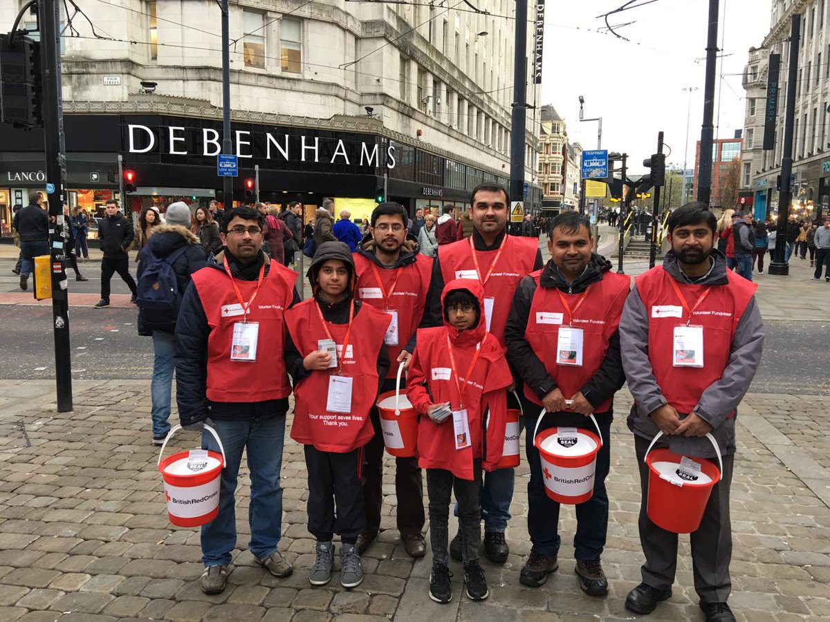 Ahmad_MustafaMr's tweet photo. Muslim youth from @MKAMcrNorth fund raising for @BritishRedCross in #Manchester @MKA_NW @MKA_UK @KerryThreadgill https://t.co/updhqz6m5b