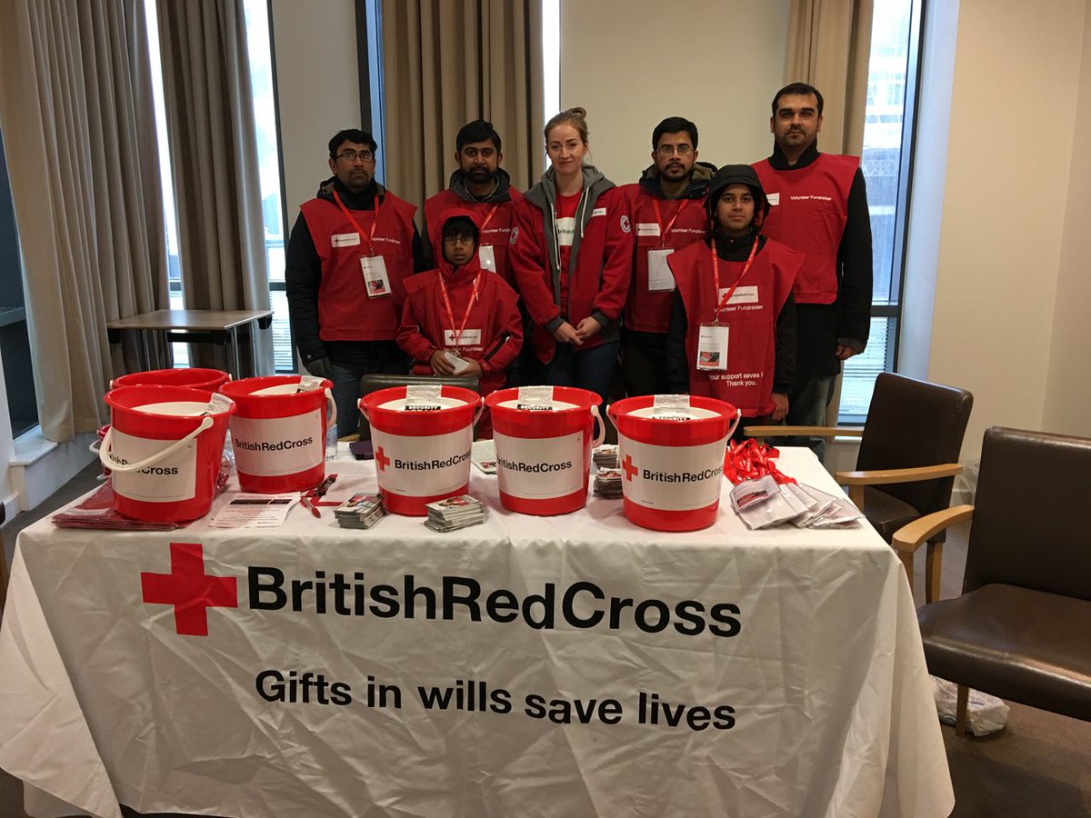 Muslim youth from @MKAMcrNorth fund raising for <a href="/BritishRedCross/">British Red Cross 🧡</a> in #Manchester @MKA_NW <a href="/MKA_UK/">MKA UK</a> <a href="/KerryThreadgill/">Kerry Threadgill</a>
