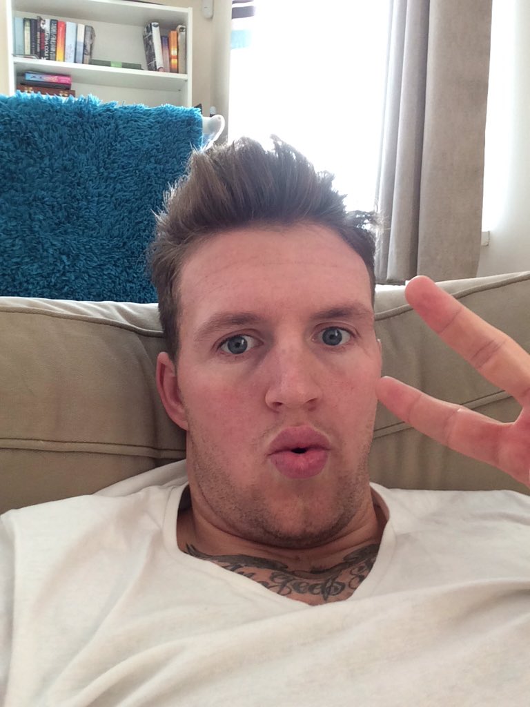 KroogsTweet's tweet photo. @ospreys watching the big game in the comfort of my own home!! https://t.co/3ZoEEvf1xX
