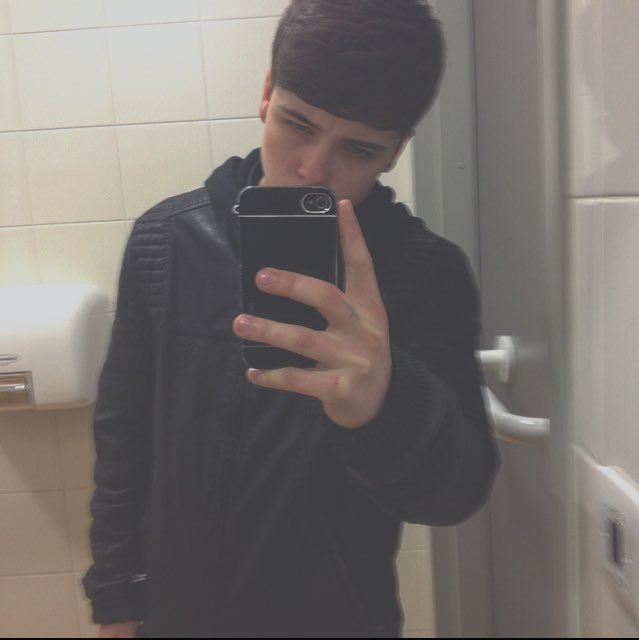 taintblxck's tweet photo. bare plain aren't u https://t.co/xtSsUHE4CQ