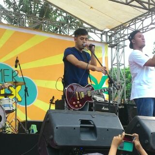 Gua suka gaya lo ketika lo ribut sempetnya nanyain "agama lo apa? Udh sholat blm?" <a href="/kemalpalevi/">Ahmad Kemal Palevi</a> ribut or dakwah? Hha