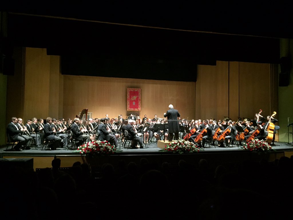 umtorrent's tweet photo. Concert de Santa Cecilia de la UMT, al escenari mes de 140 músics. https://t.co/JfdzBKX0jS