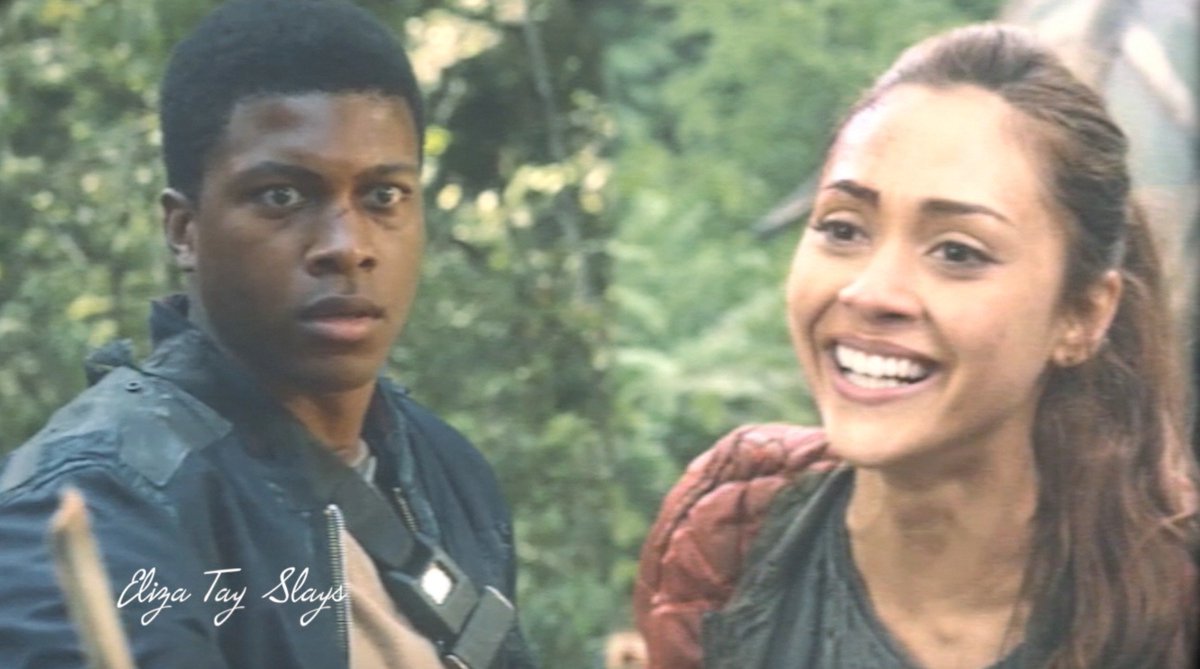 rcbertsheehans's tweet photo. #Wellven Wells can't believe Raven is on the ground &amp; Raven is excited to see him again <3 https://t.co/XribH9xTgL