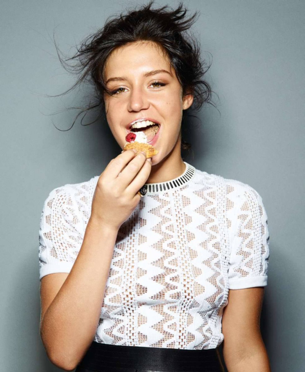 ExarchopoulosES's tweet photo. Un día como hoy hace 22 años nació la personita que ahora ilumina con su sonrisa. #HappyBirthdayAdeleExarchopoulos https://t.co/Kn1Eo3C9Wp