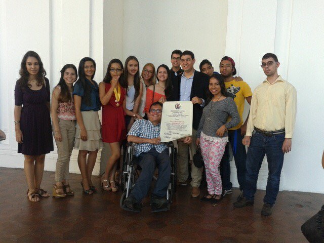 PEEBARQUISIMETO's tweet photo. #ProgramaEE @CMB_ELSISTEMA @elsistema recibe #OrdenAntonioCarrillo por #DíaDelMúsico #EstadoLara  @vzlasinfonica https://t.co/uNKzAVPYTI