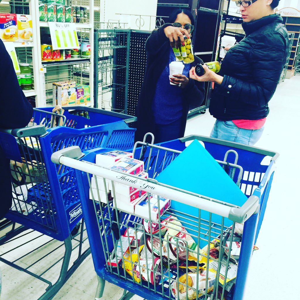 sanity7inc's tweet photo. #handon #Thanksgiving #shopping #Teamwork #sanityinc https://t.co/WYooDekJkO