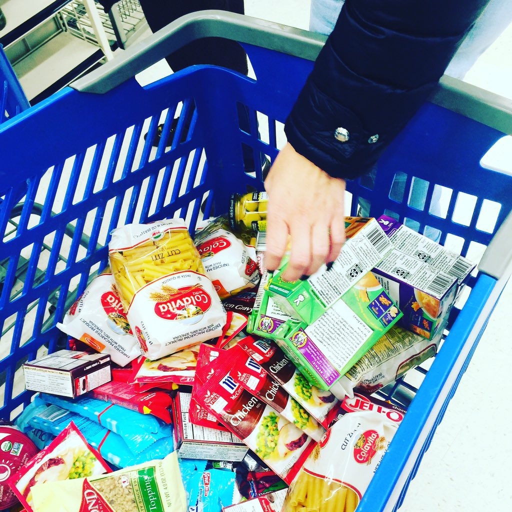 sanity7inc's tweet photo. #handon #Thanksgiving #shopping #Teamwork #sanityinc https://t.co/WYooDekJkO