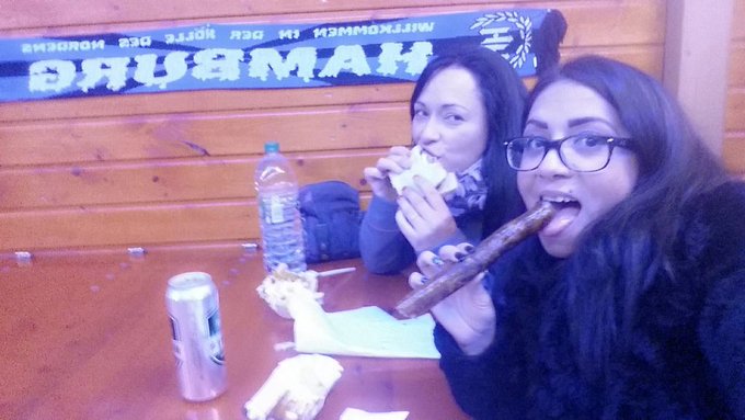Mmmm que hambre jajajaj #Hamburg @Julia_de_Lucia https://t.co/Ziam50l1Sm<a href="/tag/hamburg"class="tags">#Hamburg</a><a class="tags" target="_blank" title="On Twitter" href="/?out=eyJ0eXAiOiJKV1QiLCJhbGciOiJIUzUxMiJ9.eyJpYXQiOjE3MjA3OTEyNTksImlzcyI6InR3cG9ybnN0YXJzLmNvbSIsIm5iZiI6MTcyMDc5MTI1OSwiZXhwIjoxNzUyMzI3MjU5LCJyZWRpcmVjdF91cmwiOiJodHRwczovL3R3aXR0ZXIuY29tL0p1bGlhX2RlX0x1Y2lhIn0.L6RaINrUW-IvEna-sehAxFBZbACao1-3E4a_fV7_EtO7Qtj4FlwqSisXGuv1OEtgSUrfbcXC1Np5_Dki3VCOiA">@Julia_de_Lucia</a>