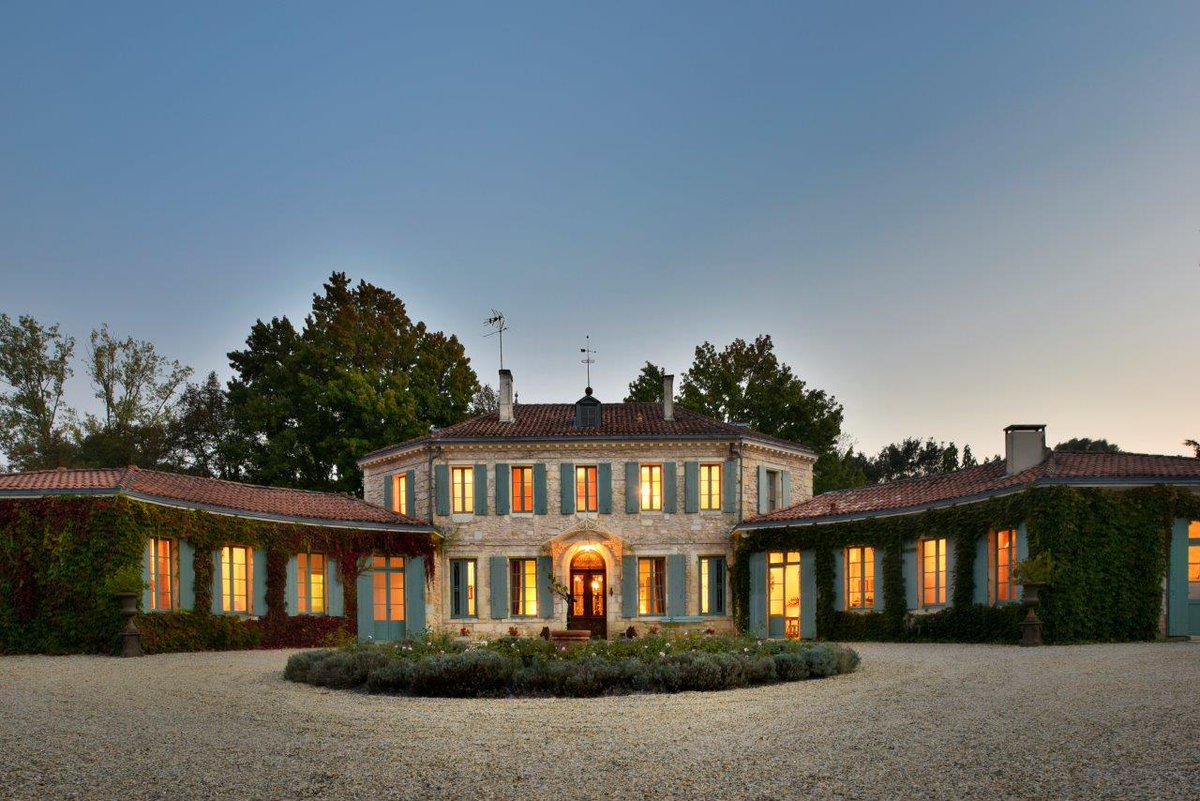 ChateauIsle33's tweet photo. Winter closure @ChateauIsleMedo till April 2016. You can book for your 2016 stay via https://t.co/uawaQQFV14 https://t.co/ppWoTdbbHB