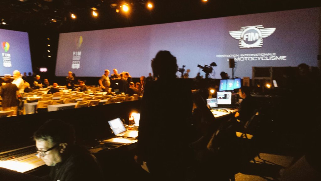 Palacio_Tiempo's tweet photo. Toda la atención en el colofón del encuentro #FIM2015 #GalaFIM en Villamarta esta noche #alfombraroja #Jerez https://t.co/Se14kQY0sl