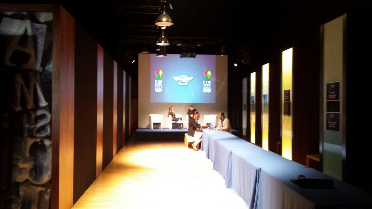 Palacio_Tiempo's tweet photo. Toda la atención en el colofón del encuentro #FIM2015 #GalaFIM en Villamarta esta noche #alfombraroja #Jerez https://t.co/Se14kQY0sl
