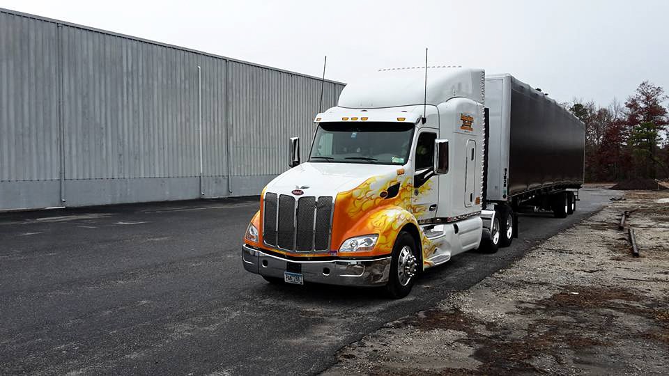 LHTrucking's tweet photo. Company Driver Curt Hon ready to deliver! #earlyagain https://t.co/6wcPFPJk5T