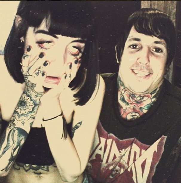 Кабина и кенелли сайкс видео. Оливер сайкс 2019. Кабина и кенелли сайкс видео. Кабина и кенелли сайкс видео. Кабина и кенелли сайкс видео.