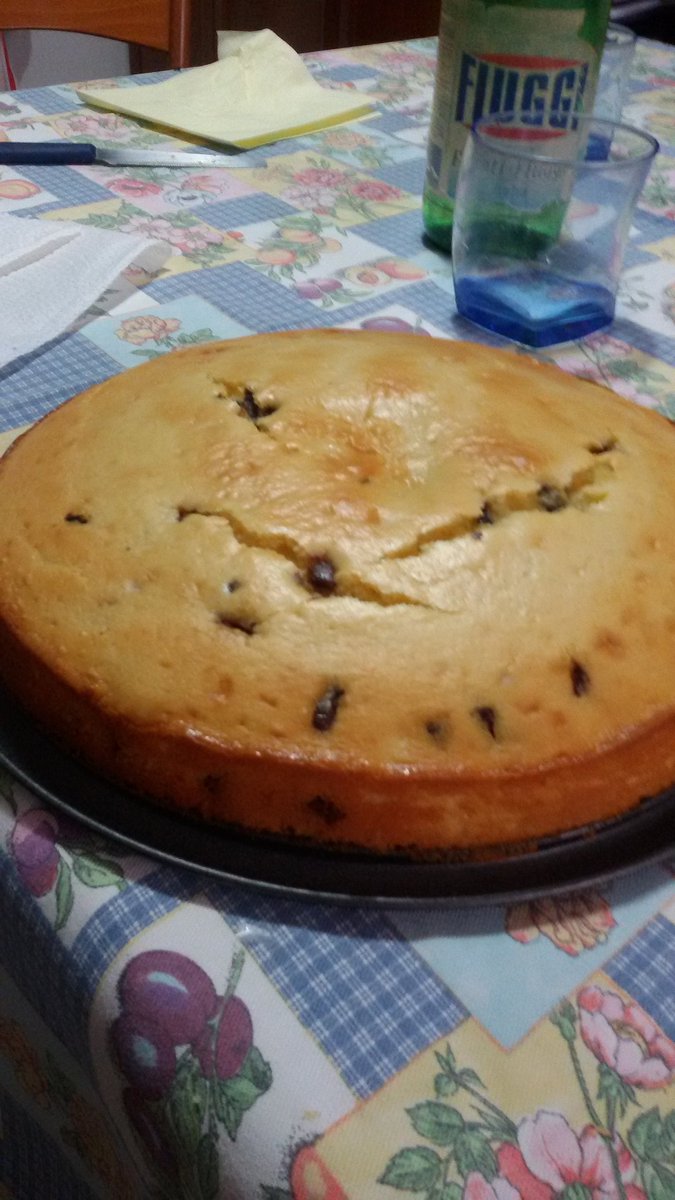 Vale1000flowers's tweet photo. Anche oggi mi ritengo soddisfatta 😁 #tortaricotta #mettiamociancheilcioccolato #cookingmore https://t.co/JAFDOwLAil