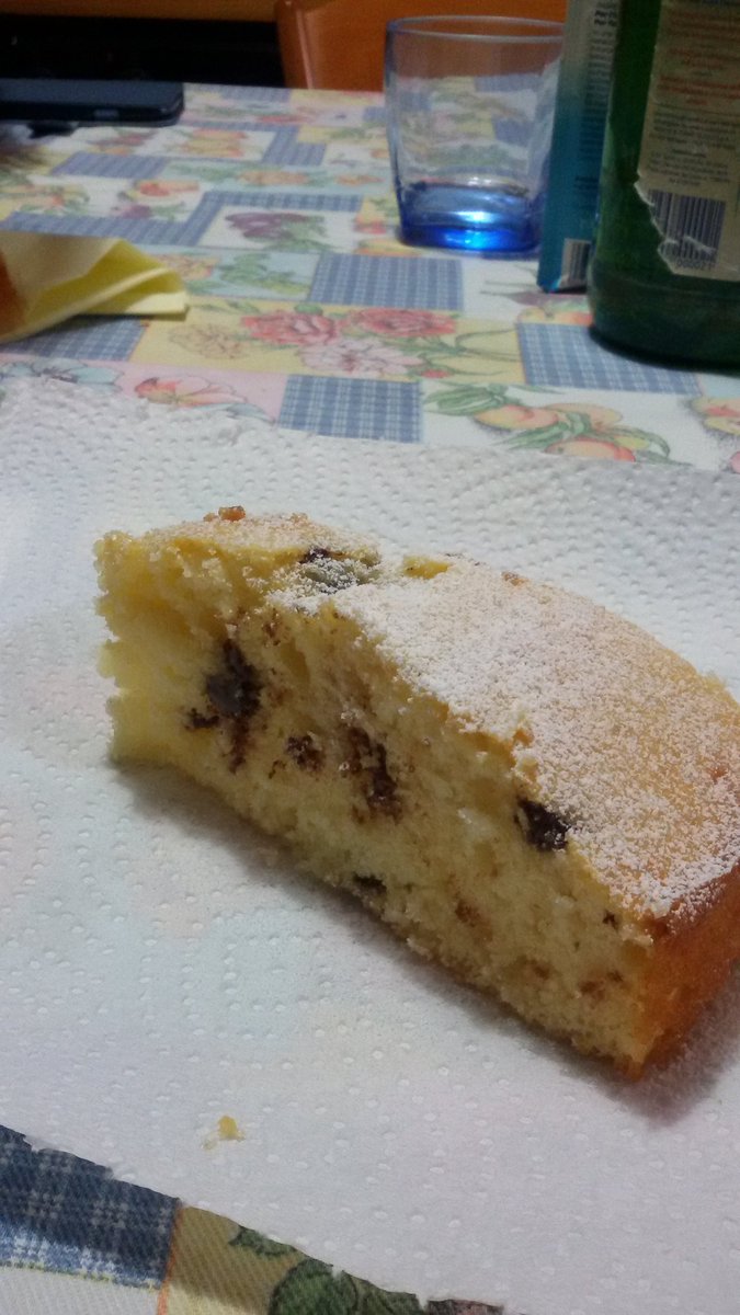 Vale1000flowers's tweet photo. Anche oggi mi ritengo soddisfatta 😁 #tortaricotta #mettiamociancheilcioccolato #cookingmore https://t.co/JAFDOwLAil