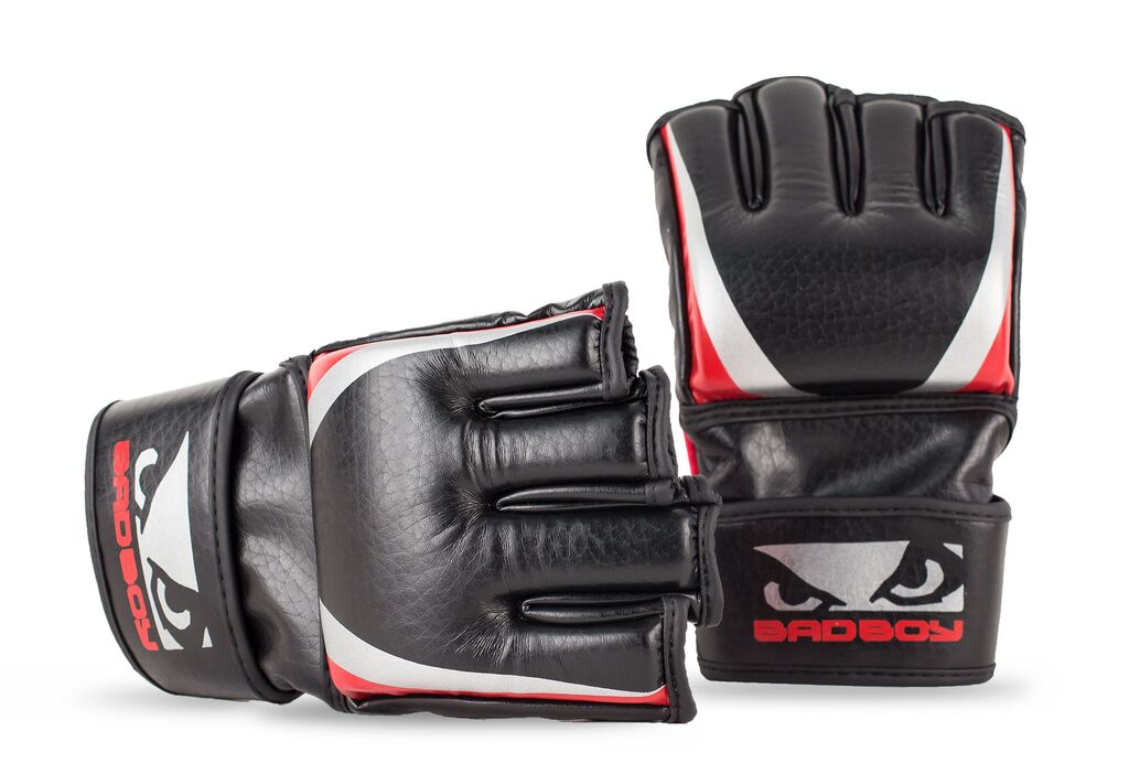 playwell1's tweet photo. Bad boy competition gloves available to pre order now 

#badboy #UFC #badboygloves #mmagloves #MartialArts #training https://t.co/Le7uREF8vX