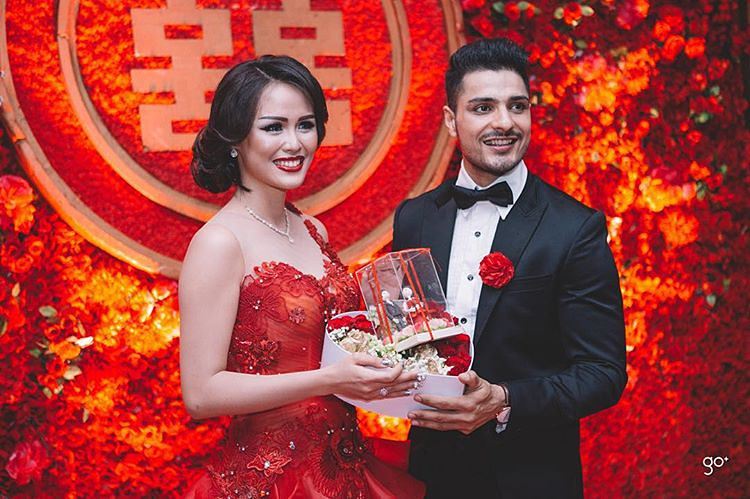icha_fal's tweet photo. Oooww sweet couple.  Long last for you guys 😄💜💜💋😍😍 #happyweddingvinita #langgeng https://t.co/8Hgkbgcp64