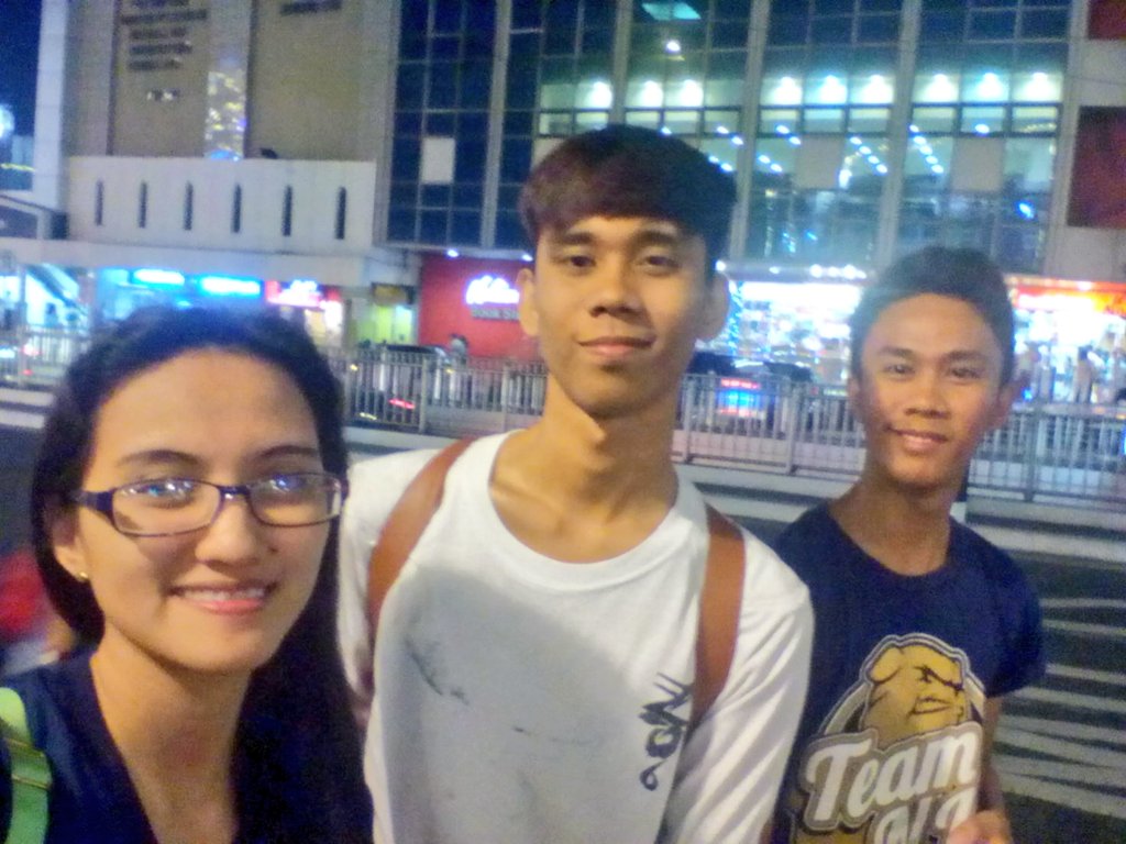 rocentweets's tweet photo. JGHome from Araneta with @phobegil and @wilheeeeelm π #StrongerTogether #BulldogFormula https://t.co/Ptfqk89OPw