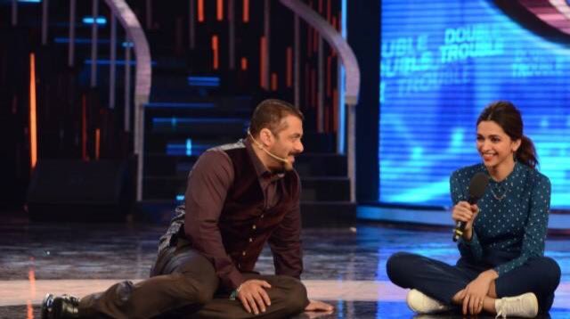 BSKFanClub's tweet photo. #SalmanKhan with #DeepikaPadukone on the sets of #BiggBoss tonight at 9PM on #ColorsTV! #BB9WithSalmanKhan https://t.co/DpJoig9olw