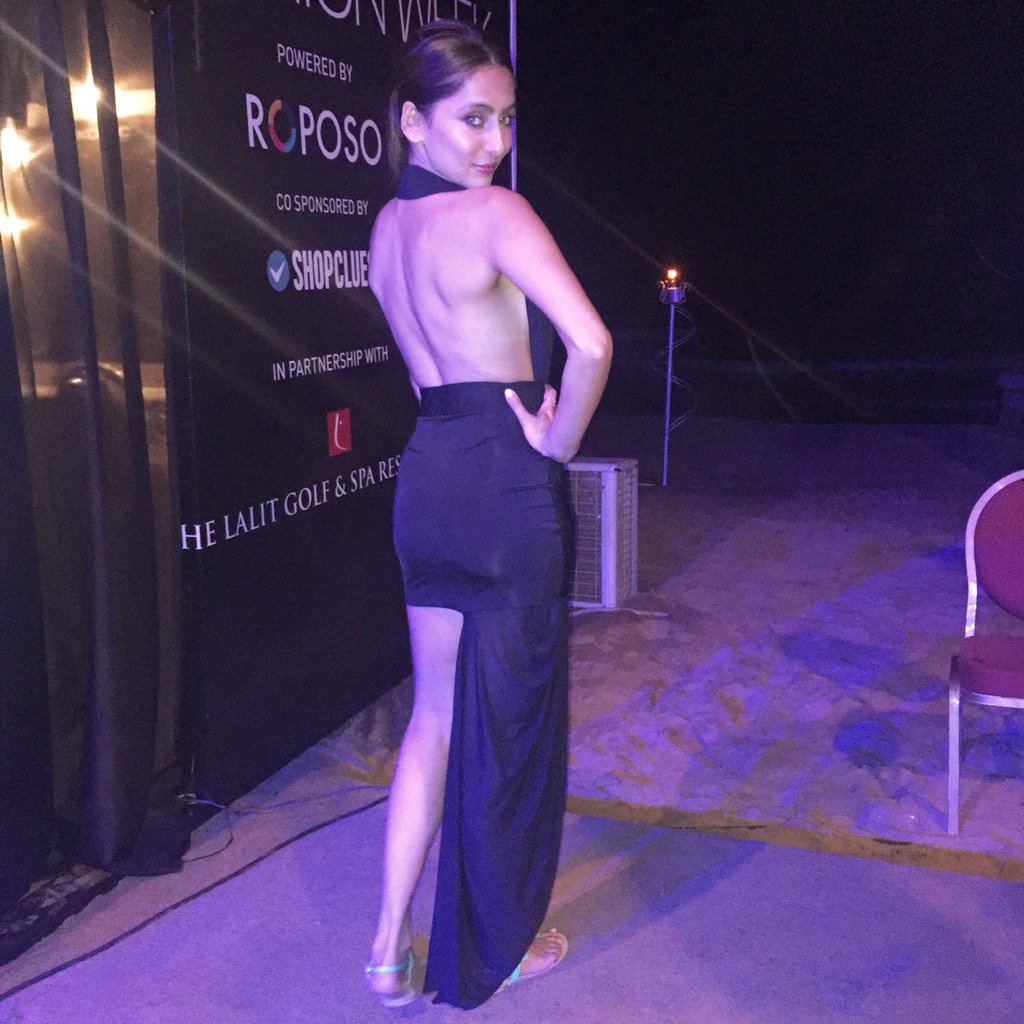 VJAnusha's tweet photo. Oh and I'm bringing sexy back... 😉😘 #Flirtatious #IBFW https://t.co/iJnuV2ks3r