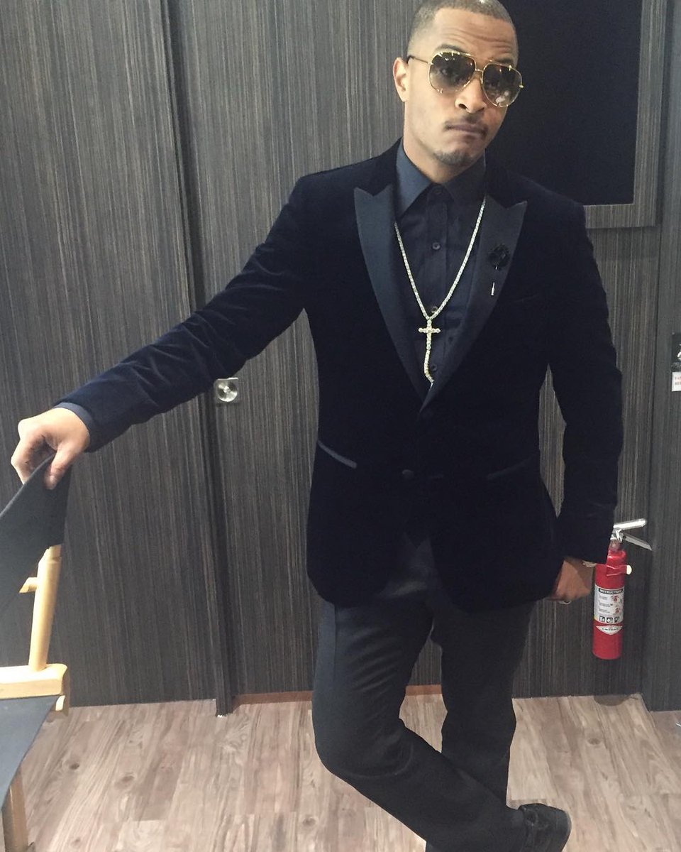 TheLibraTip's tweet photo. Dem Ni66az ain't Kickin Sh!t like KING!!!! #CantBuyClass
#DaStrongWay #HustleGangOverErrrthang via @TIP #TeamTIP https://t.co/qncvAy6tDY