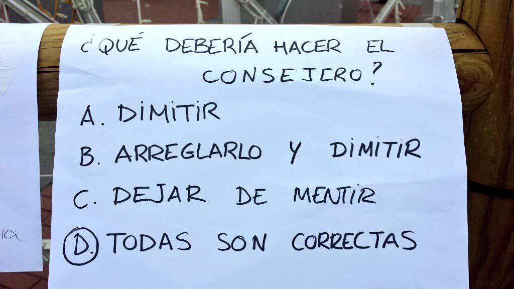 EnfrmraSaturada's tweet photo. Esta mañna en Ávila la enfermería ha salido a la calle. Sin siglas ni banderas y con un único lema #los20000delSACYL https://t.co/ET5U4mXcuT