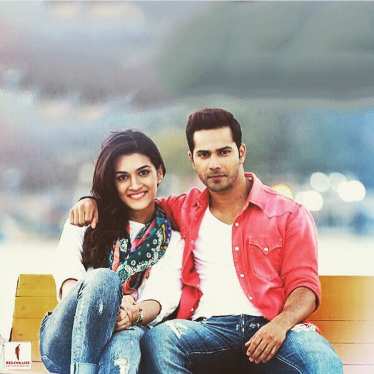 MovifiedBolly's tweet photo. ❤️ this still of @Varun_dvn and @kritisanon from #Dilwale. https://t.co/rnwXnC7Hsg
