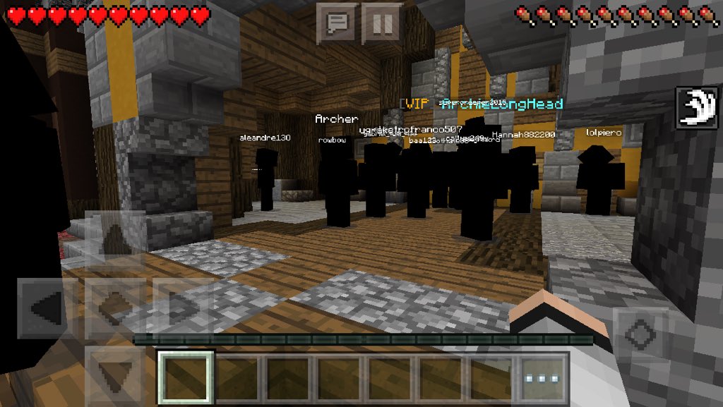MCPE_Planet's tweet photo. @_tomcc @darngeek Other players skins are not showing up in servers https://t.co/iICk3c9Tgr