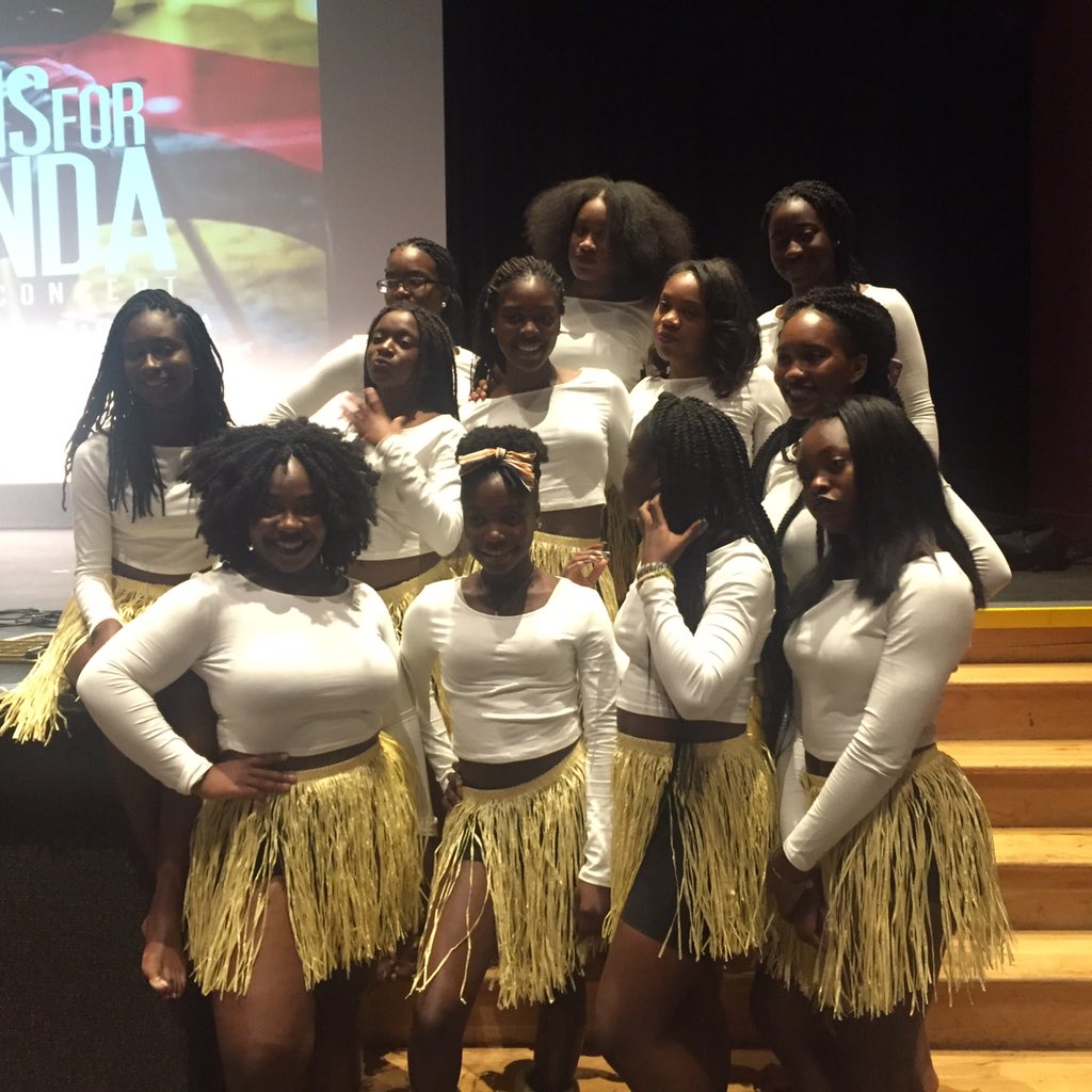Enayedeeyeaye's tweet photo. 😍 last night was beautiful with my girls 💅🏾 #Afrosync https://t.co/N2iwVhaF8b