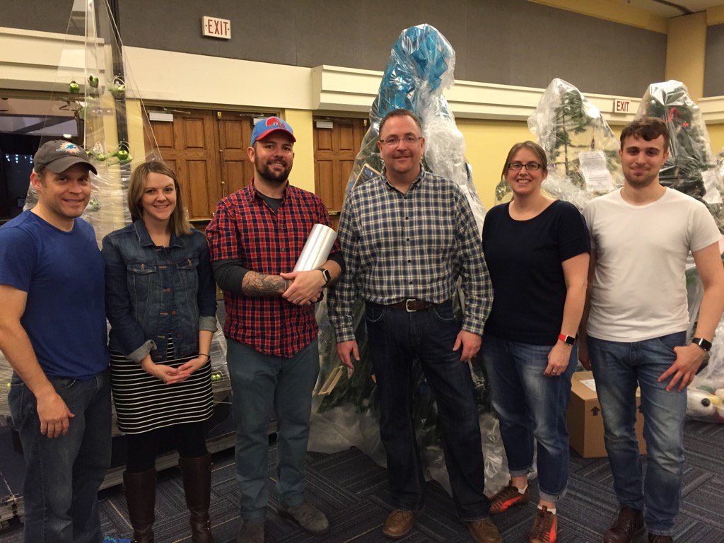 MentalHealthNS's tweet photo. Our wonderful volunteers helping today with #FOT2015 tear down and delivery pack up! #CaringCounts https://t.co/xy3qpz7E4R