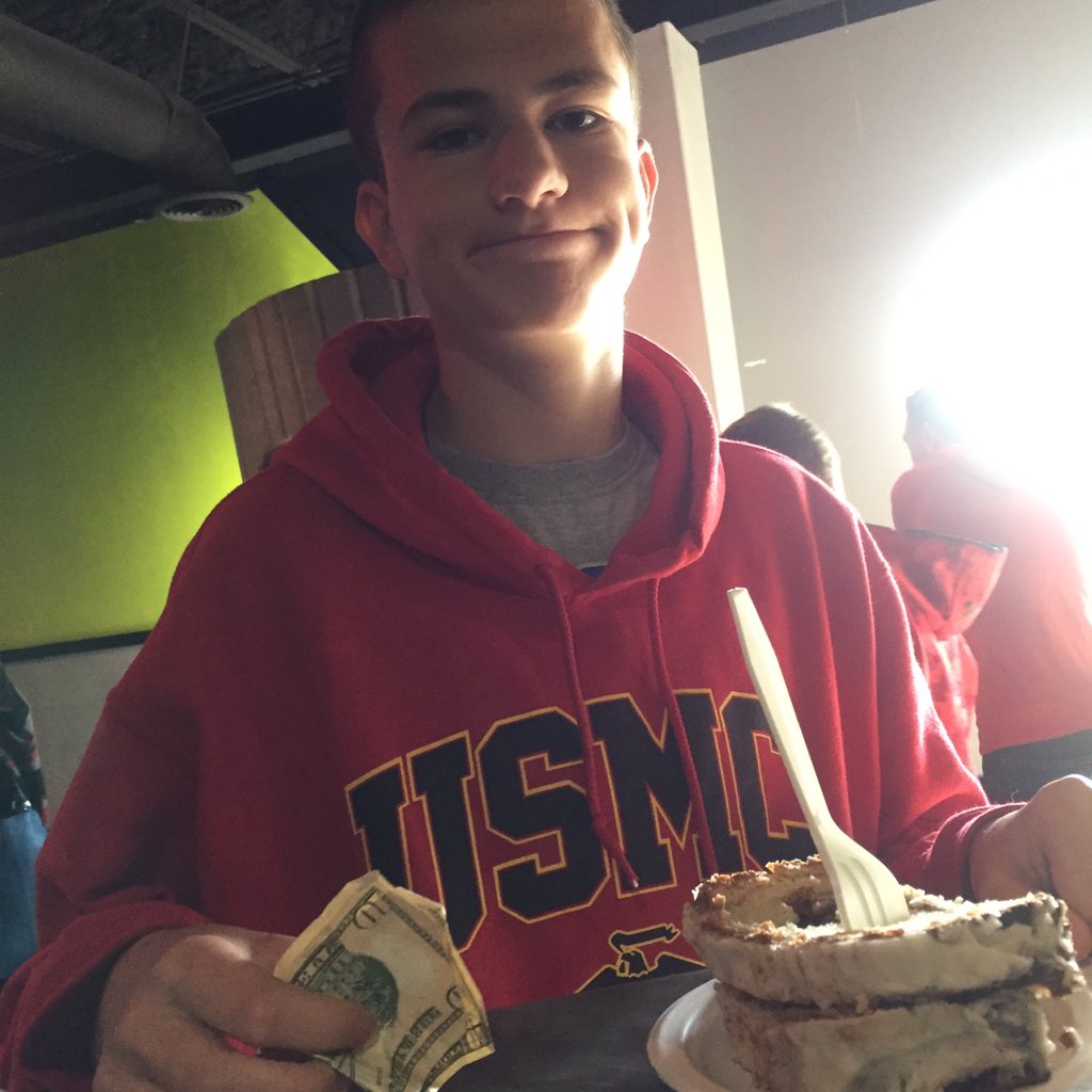 thebroocafe's tweet photo. Sooo, well...the last 2 pieces of CINNAMON ROLL POUND CAKE went to this happy guy! #DoYouBroo #LifeAssembly https://t.co/xEiSy6liVC