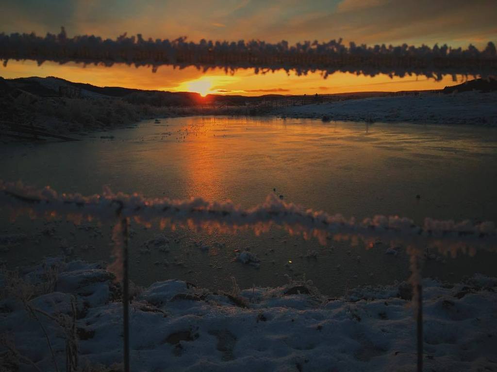 BTstokke's tweet photo. Endelig er #vinteren her 😃#winter #winterwonderland #sunset #frost #snow #vsco #fotografenpåhadeland #Granavollen #… https://t.co/6kkMolSGty