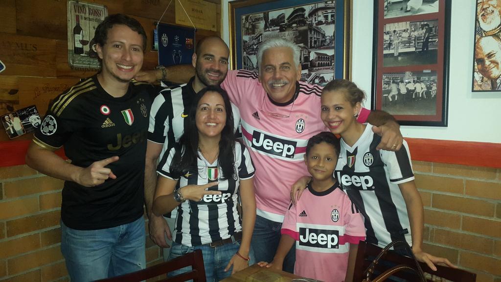 brunotambu20's tweet photo. Siempre entre amigos y Flia. Disfrutando en TAMBAL.FORZA JUVE https://t.co/Rh0Vf2a7ls