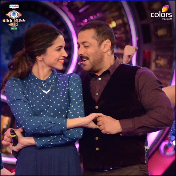 BSKFanClub's tweet photo. It's showtime! Tune into #ColorsTV to watch #BB9WithSalmanKhan! https://t.co/ARQAkJa6XU