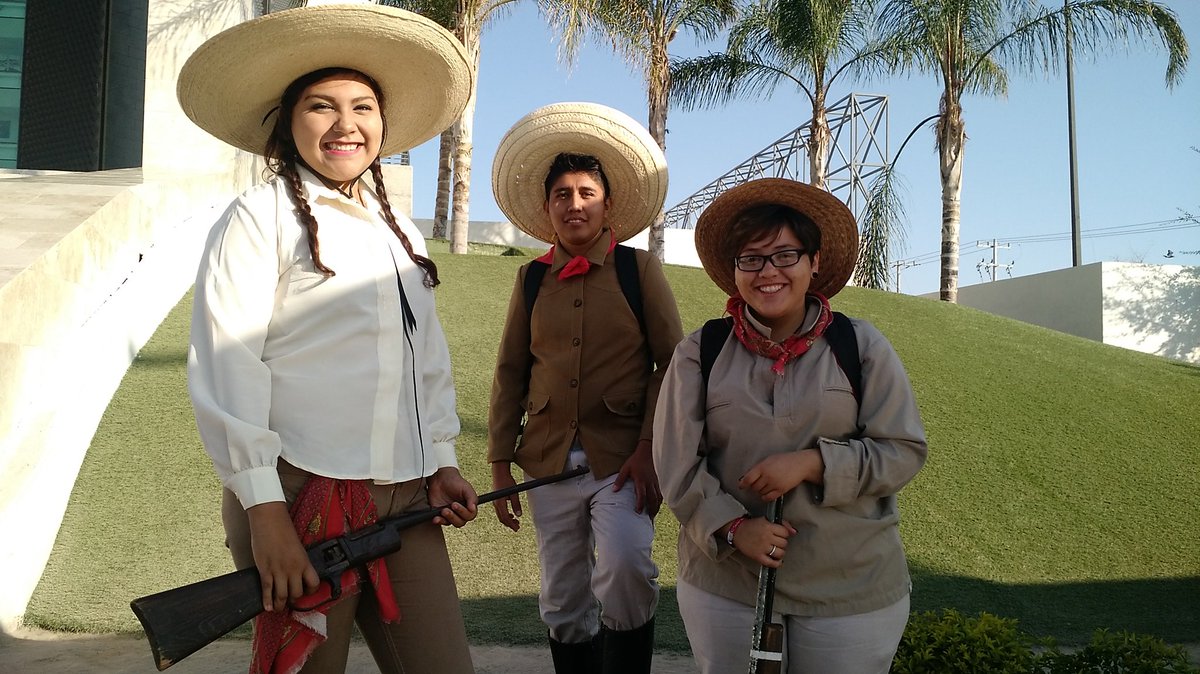 icojuvelag's tweet photo. Casi listo el campamento revolucionario donde representaremos #laTomaDeTorreon con l@s #jovenesConCausa @_PlazaMayor https://t.co/t2rr6G0R4X
