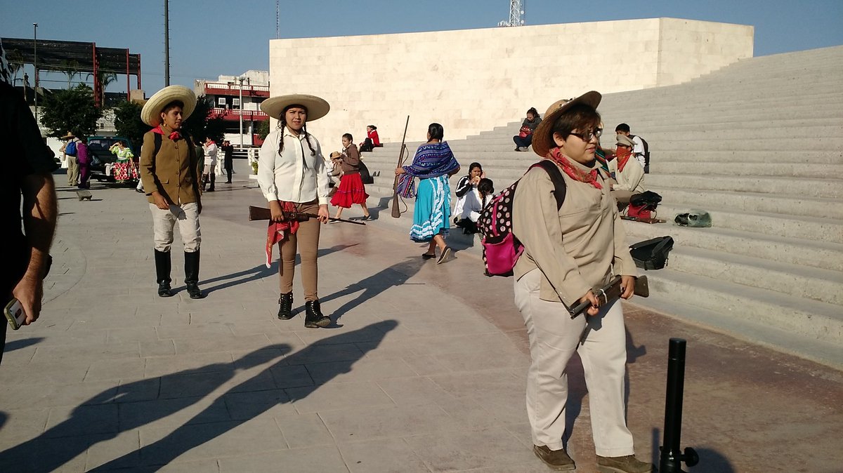 icojuvelag's tweet photo. Casi listo el campamento revolucionario donde representaremos #laTomaDeTorreon con l@s #jovenesConCausa @_PlazaMayor https://t.co/t2rr6G0R4X