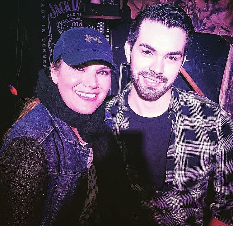 LoquitasDLR_'s tweet photo. La reina @DianaReyesMusic siempre atenta y unica con su publico😍👏🏻👏🏻🎺#ScapeNight Sunnyvale,CA https://t.co/YoY0MLjDA5