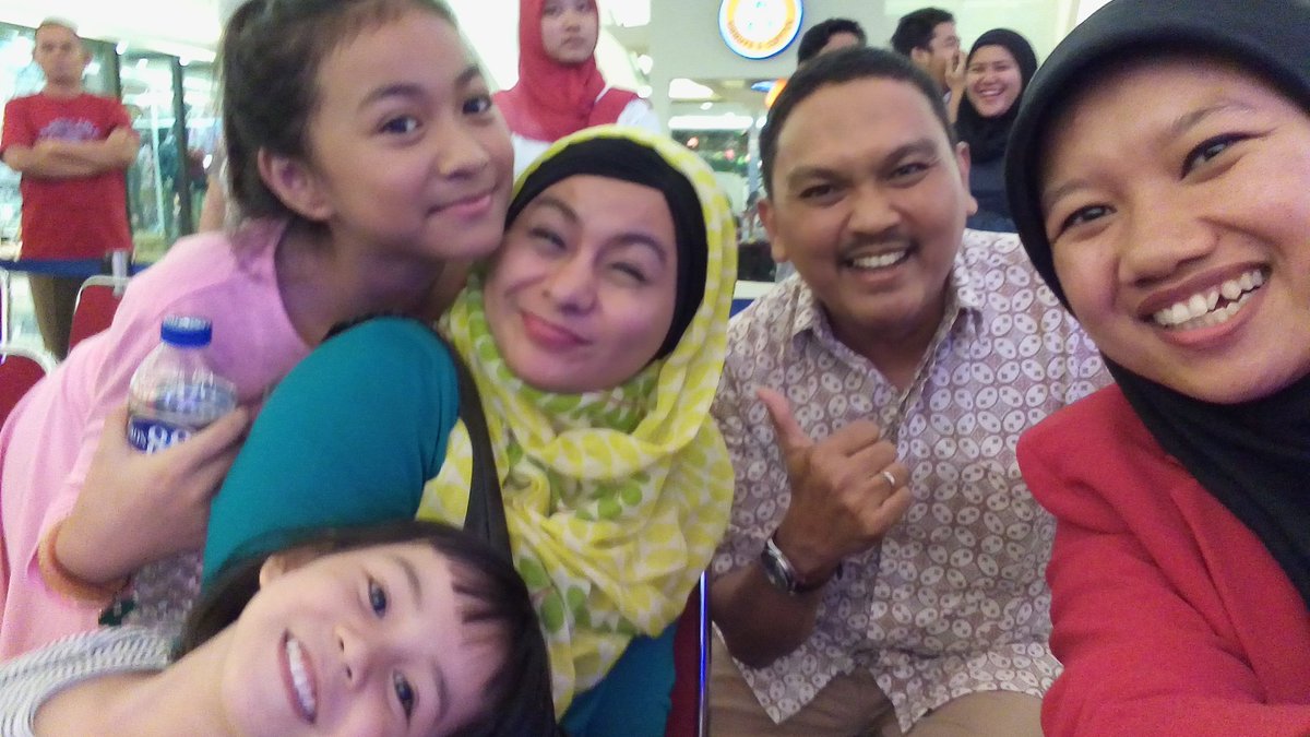 OnnySihono's tweet photo. Last but not least, a wefie with kak @mrshananto and kak @nuruldjanah at @ASEANYC! https://t.co/ws5vfHWh2W