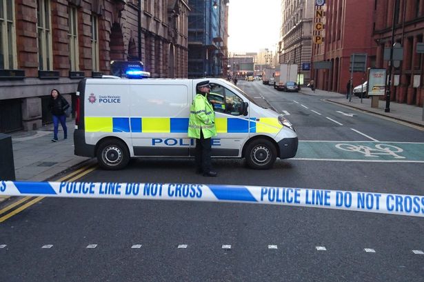 MENnewsdesk's tweet image. Live updates: Another sinkhole appears at Oxford Street and Whitworth Street junction 
manchestereveningnews.co.uk/news/greater-m…